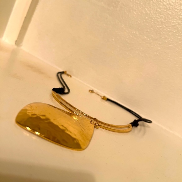 Women ELEGANT Hold and Black Necklace - Picture 2 of 4